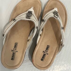 Minnetonka Sandals size 8 EUC